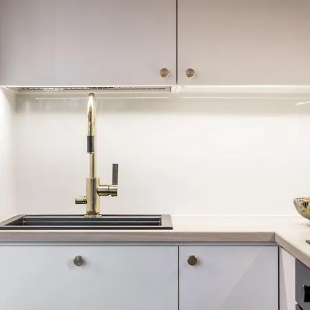 Bear Den By Hilla